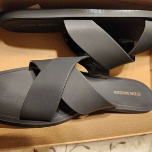 Steve Madden size 9 black slides